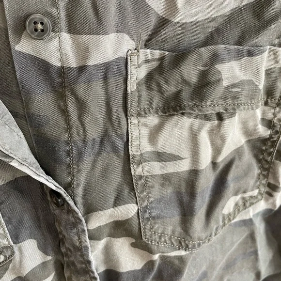 Express camo button down - Picture 4 of 6